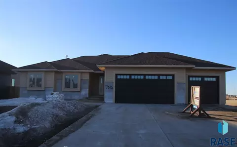 7005 E 40th St, Sioux Falls, SD 57110 photo 1