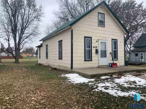 405 E 3rd Ave, Flandreau, SD 57028 photo 1