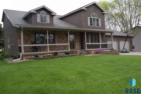 412 Cedar Ct, Madison, SD 57042 photo 2