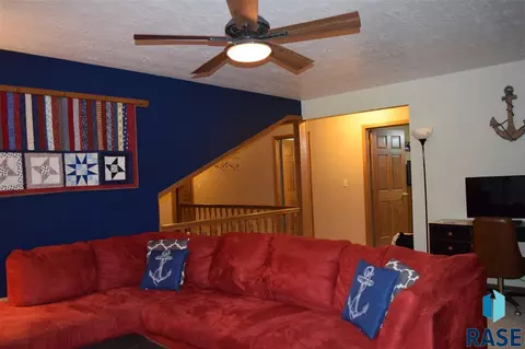 412 Cedar Ct, Madison, SD 57042 photo 23