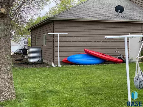 412 Cedar Ct, Madison, SD 57042 photo 31