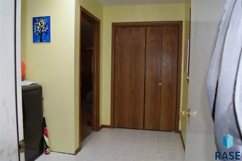 412 Cedar Ct, Madison, SD 57042 photo 12