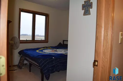 412 Cedar Ct, Madison, SD 57042 photo 17