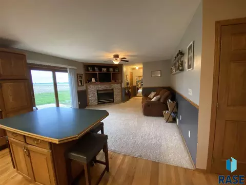 412 Cedar Ct, Madison, SD 57042 photo 6