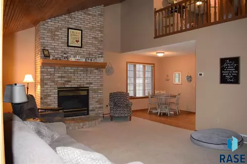 412 Cedar Ct, Madison, SD 57042 photo 4