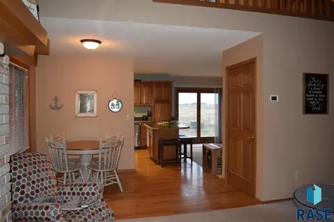412 Cedar Ct, Madison, SD 57042 photo 5