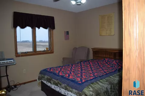 412 Cedar Ct, Madison, SD 57042 photo 18