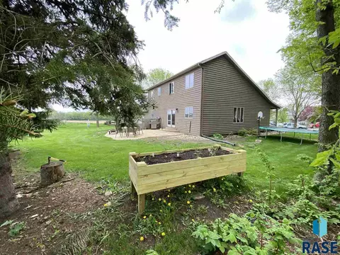 412 Cedar Ct, Madison, SD 57042 photo 32