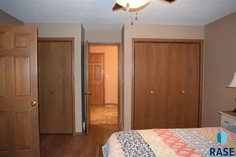 412 Cedar Ct, Madison, SD 57042 photo 9