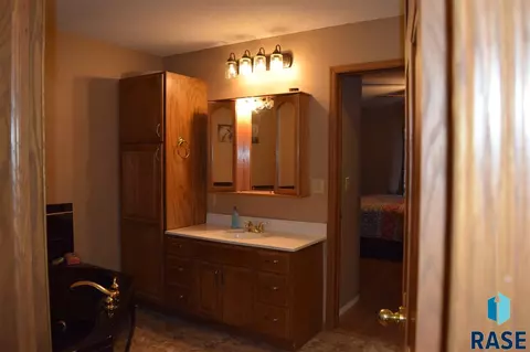 412 Cedar Ct, Madison, SD 57042 photo 10