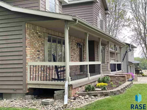 412 Cedar Ct, Madison, SD 57042 photo 3