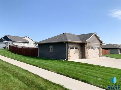 204 W 12th St, Dell Rapids, SD 57022 photo 4