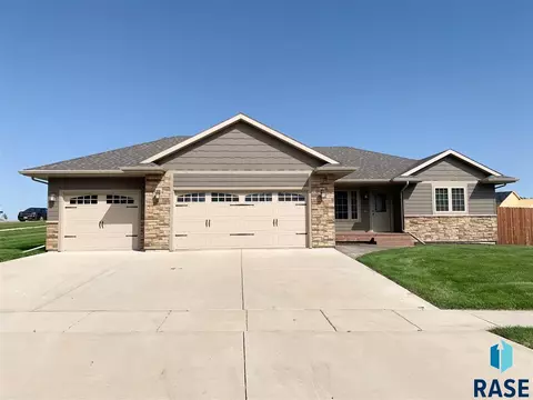 204 W 12th St, Dell Rapids, SD 57022 photo 2