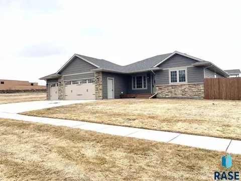 204 W 12th St, Dell Rapids, SD 57022 photo 1