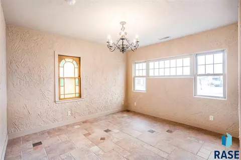 2116 S Phillips Ave, Sioux Falls, SD 57105 photo 9