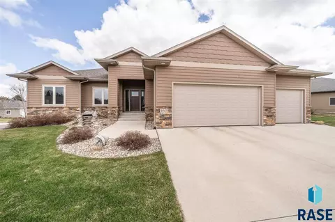 2017 S Firefly Dr, Sioux Falls, SD 57110 photo 2