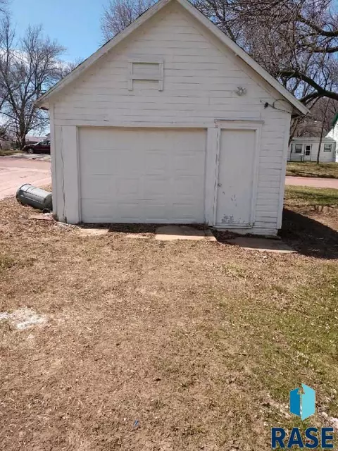 301 E 8th St, Dell Rapids, SD 57022 photo 6