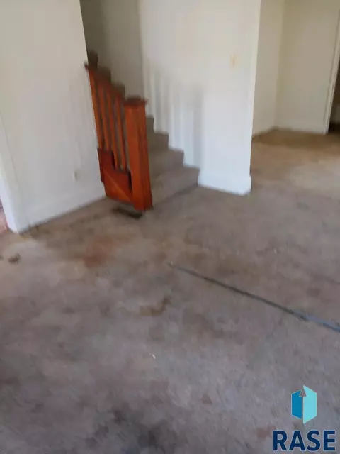 301 E 8th St, Dell Rapids, SD 57022 photo 2