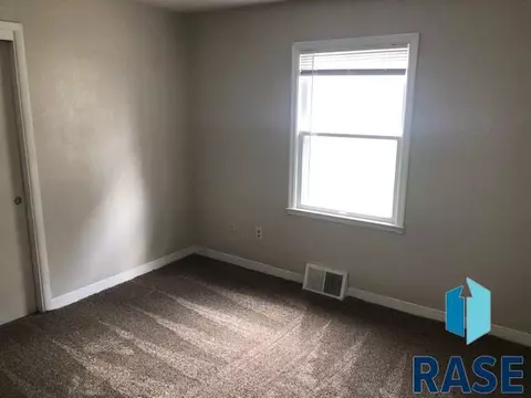 2813 E 19th St, Sioux Falls, SD 57103 photo 7