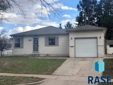 2813 E 19th St, Sioux Falls, SD 57103 photo 1