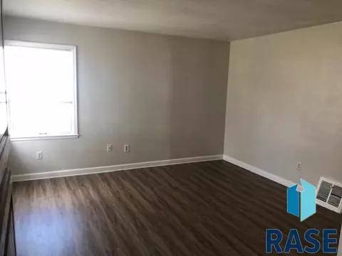 2813 E 19th St, Sioux Falls, SD 57103 photo 5