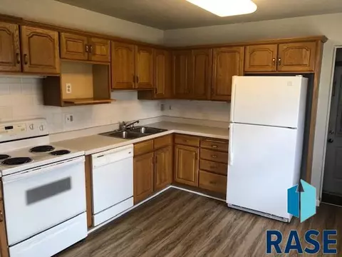 2813 E 19th St, Sioux Falls, SD 57103 photo 4