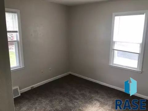 2813 E 19th St, Sioux Falls, SD 57103 photo 8