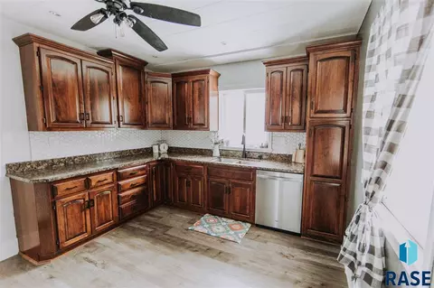 2507 Anthony Ave, Mitchell, SD 57301 photo 3