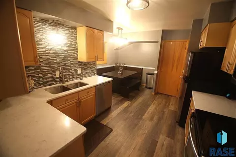 718 E 7th St, Freeman, SD 57029 photo 5