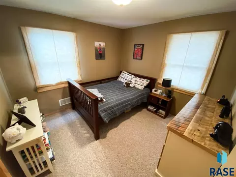 718 E 7th St, Freeman, SD 57029 photo 8