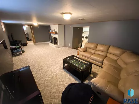 718 E 7th St, Freeman, SD 57029 photo 11