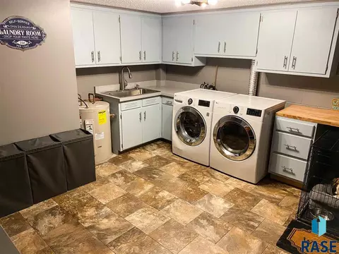718 E 7th St, Freeman, SD 57029 photo 17