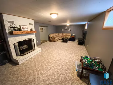718 E 7th St, Freeman, SD 57029 photo 12