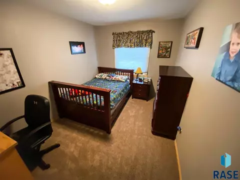 718 E 7th St, Freeman, SD 57029 photo 9