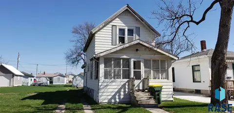 317 Main St E, Pipestone, MN 56164 photo 1