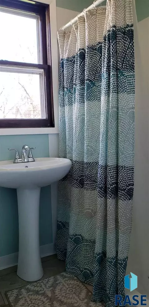 317 Main St E, Pipestone, MN 56164 photo 4