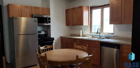 317 Main St E, Pipestone, MN 56164 photo 7