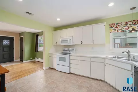 2309 E 19th St, Sioux Falls, SD 57103 photo 8