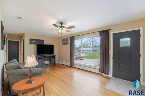 2309 E 19th St, Sioux Falls, SD 57103 photo 3