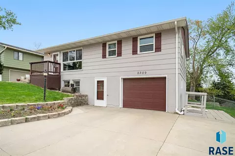 2309 E 19th St, Sioux Falls, SD 57103 photo 1