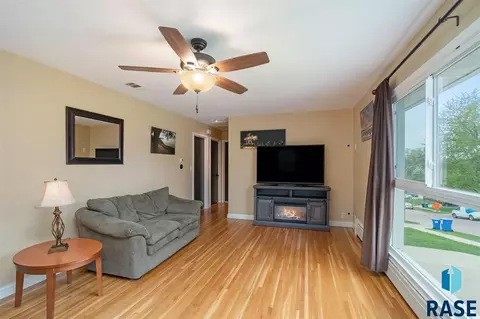 2309 E 19th St, Sioux Falls, SD 57103 photo 4