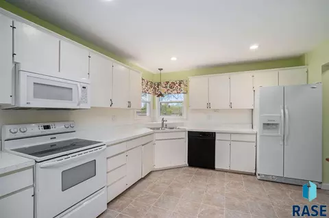 2309 E 19th St, Sioux Falls, SD 57103 photo 6