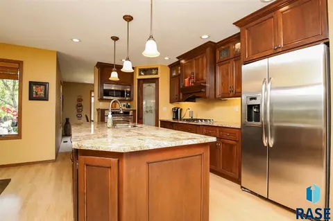 1616 E Rushmore Dr, Brandon, SD 57005 photo 9