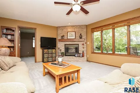 1616 E Rushmore Dr, Brandon, SD 57005 photo 7