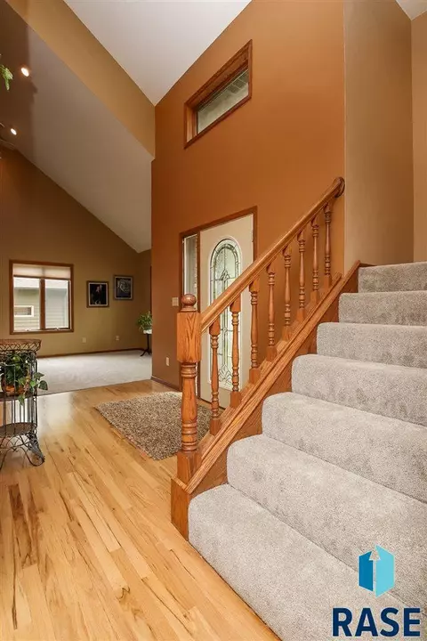 1616 E Rushmore Dr, Brandon, SD 57005 photo 3
