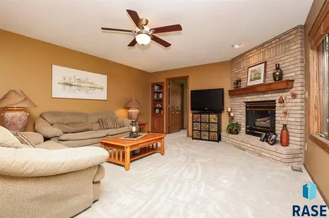 1616 E Rushmore Dr, Brandon, SD 57005 photo 6