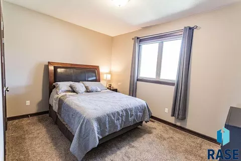 7904 W Strabane St, Sioux Falls, SD 57106 photo 9