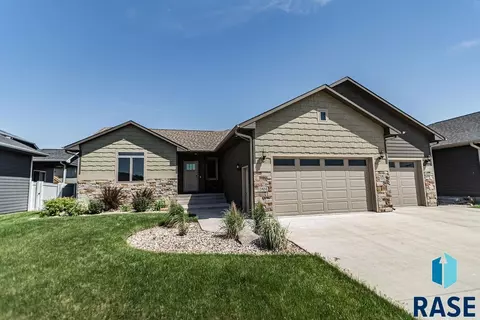 7904 W Strabane St, Sioux Falls, SD 57106 photo 1