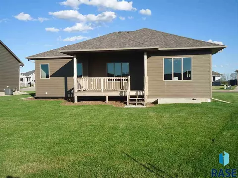 6800 E Dugout Ln, Sioux Falls, SD 57110 photo 2