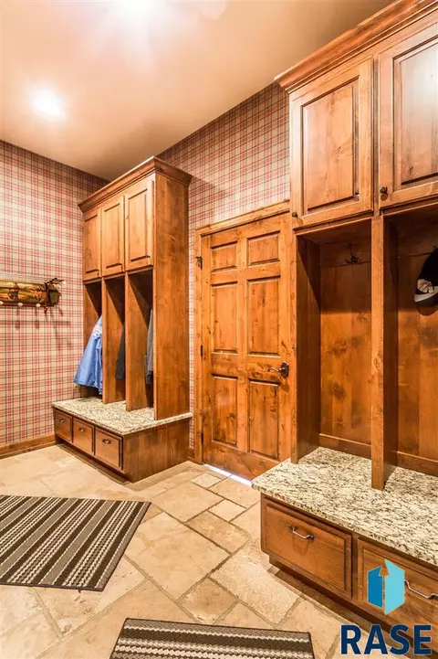 204 E Honors Cir, Sioux Falls, SD 57108 photo 13